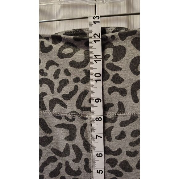 C Active Gray Leopard Print XL Capri Leggings - Picture 6 of 6